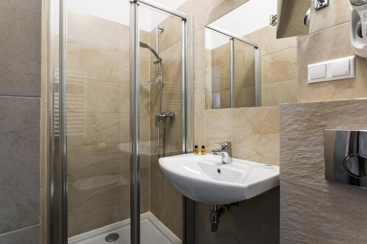 G12 Aparthotel Krakow Bagian luar foto